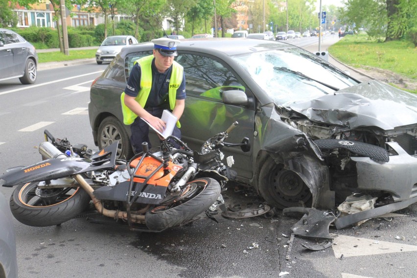 Wypadek na Borowskiej. Motocyklista w ciężkim stanie 