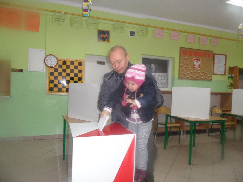 Wybory parlamentarne 2015 w Zawierciu. Głosowanie trwa [ZDJĘCIA]