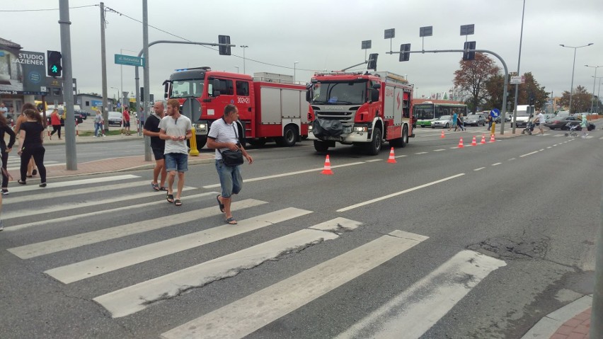 Białystok. Wypadek na ul. Hetmańskiej. Fiat dachował (zdjęcia)