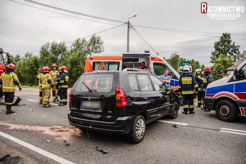 Sędki. Czołowe zderzenie na DK 16. Trzy osoby trafiły do szpitala (zdjęcia)