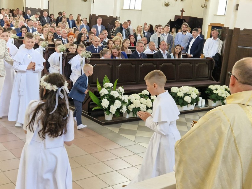 Ostrów Mazowiecka. Komunia Święta w parafii Chrystusa Dobrego Pasterza. 15.05.2022