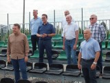 Nowe trybuny dla kibiców i poszerzona baza sprzętowa na sztucznym boisku w Starachowicach [ZDJĘCIA]