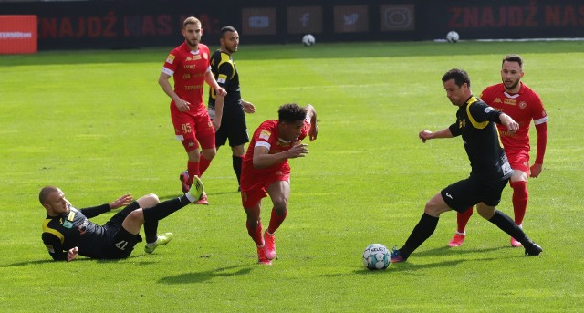 Michael Ameyaw do Mateusza Michalskiego i pada gol w meczu z Jastrzębiem. Prosimy o bis