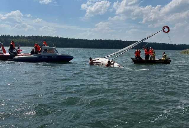 Całe szczęście wszyscy otrzymali pomoc i bezpiecznie wrócili do brzegu.