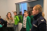 Policjanci zaprosili dzieci do komendy w Żaganiu