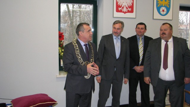 Józef Burdziak (z lewej) był starostą w latach 2002-03. Wtedy został odwołany po rozpadzie koalicji. Czy historia się powtórzy?
