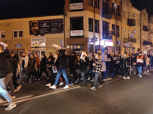 Drugi protest w Grójcu odbył się we wtorek 27 października. Uczestniczki i uczestnicy przeszli głównymi ulicami miasta.