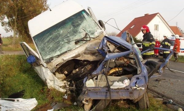 Wypadku na drodze W-151 w Łyskowie gm. Pełczyce. W tym wypadku zginął mieszkaniec Barlinka.