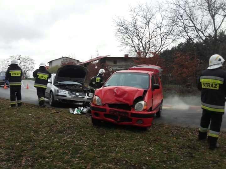 W Praszce hyundai zderzył się z vw passatem.