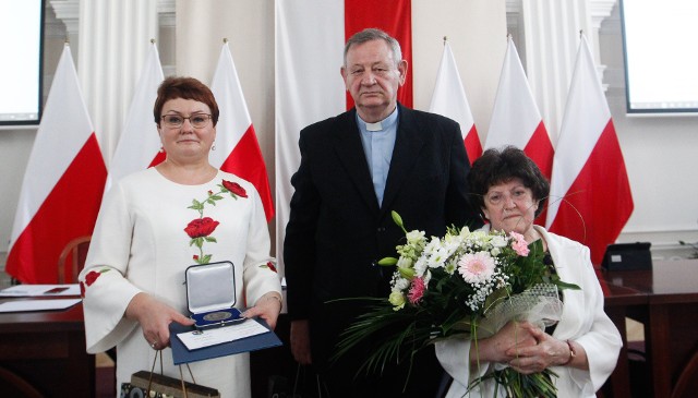 Na sesji rady powiatu przyznano odznaczenia Zasłużony dla Powiatu Rzeszowskiego.