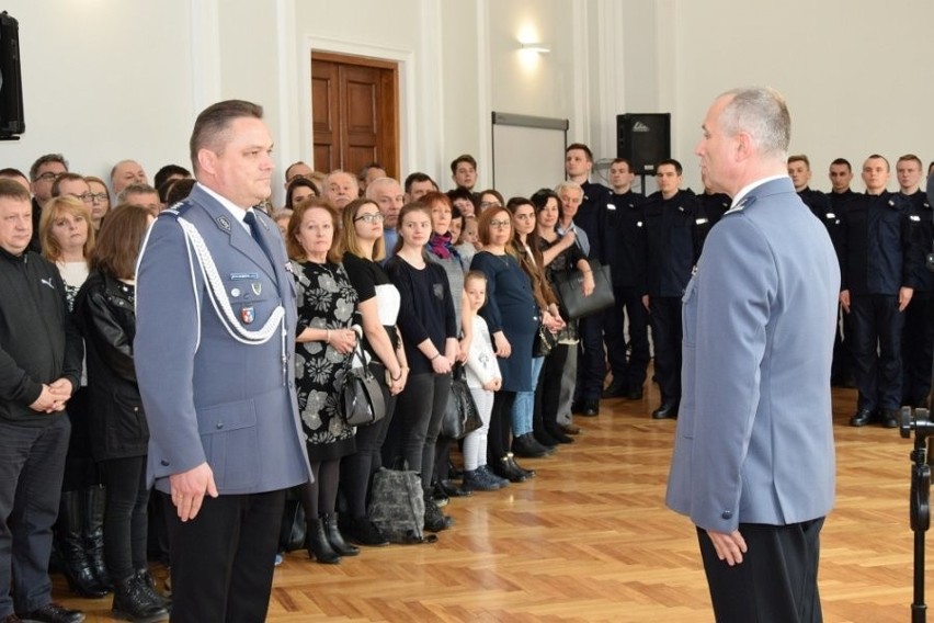 Nowo przyjęci policjanci po szkoleniu trafią do komend w Rzeszowie, Tarnobrzegu, Stalowej Woli i Kolbuszowej (zdjęcia)