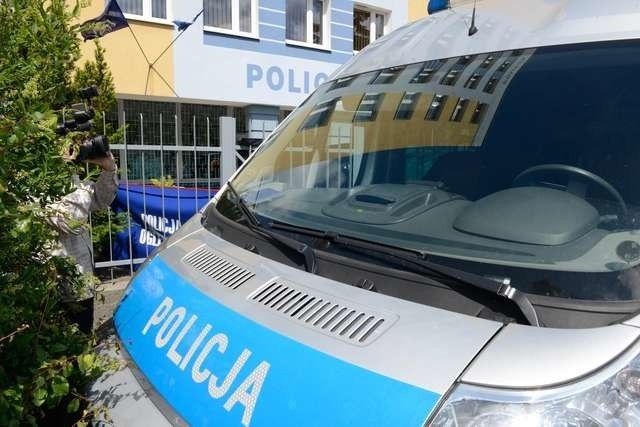 Samobójca nożownik wyskoczył z okna policjikomisariat na Grudziądzkiej