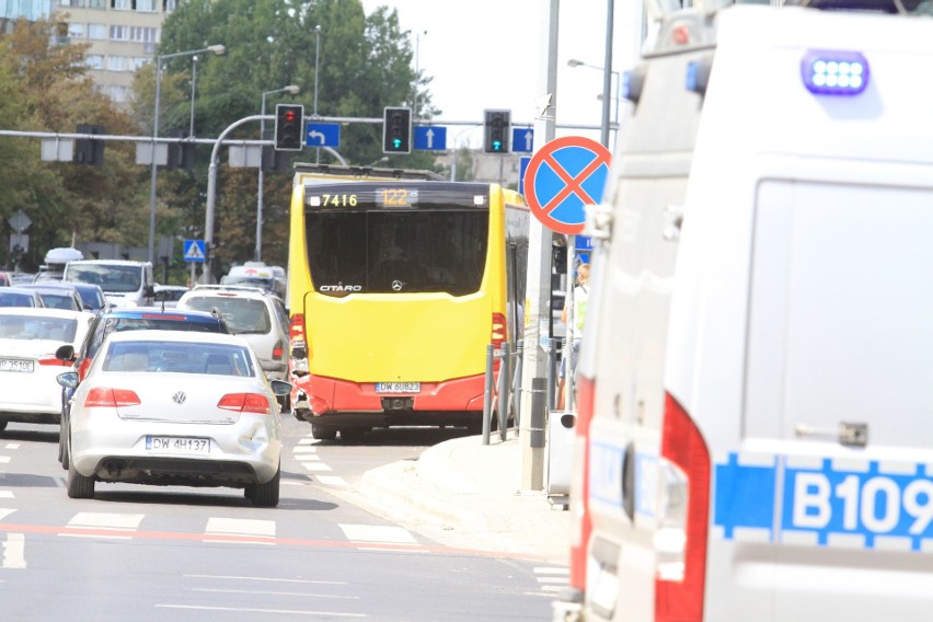 Wypadek przy Wroclavii. Osiem osób rannych, w tym dwie ciężko