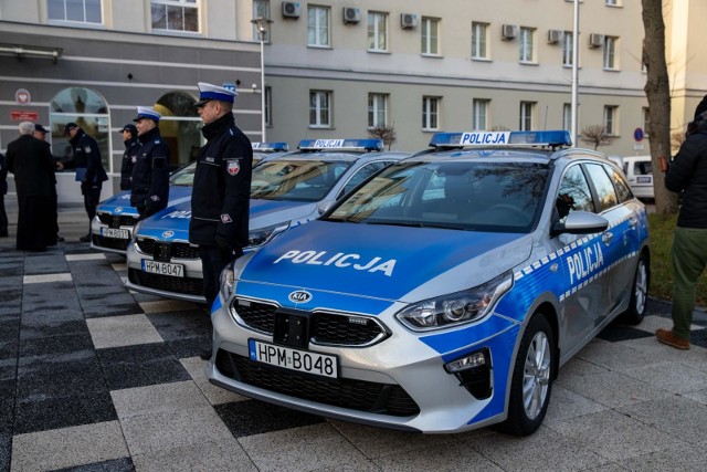 W tych autach i na tych motocyklach policjanci ścigają piratów drogowych.