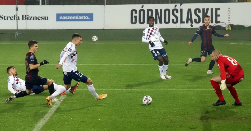 27.11.2020 gornik zabrze - pogon szczecin ekstraklasa fot....