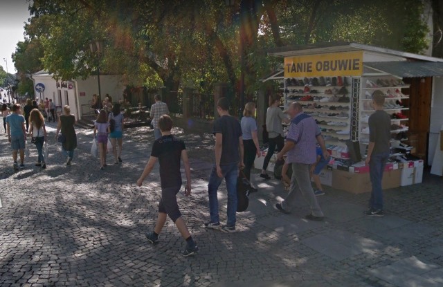 Czy mieszkańcy Chełma znają się na modzie? By się przekonać wybraliśmy się na wirtualny spacer po Google Street View.