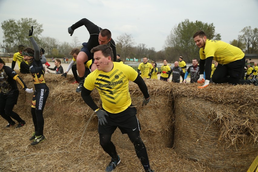 Runmageddon na Partynicach. Pierwszy dzień zmagań [GALERIA ZDJĘĆ]