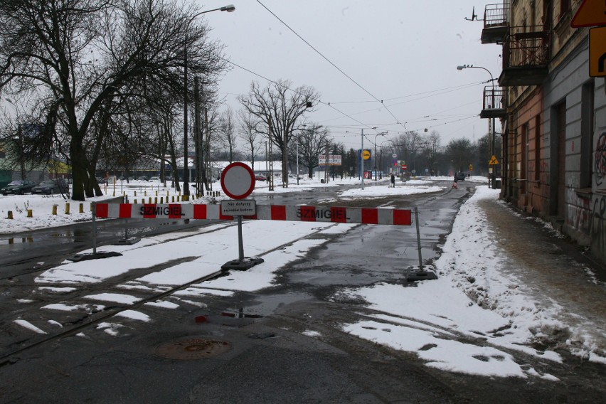 Ulicą Dąbrowskiego już nie przejedziesz. Ruszył remont na odcinku od ul. Rzgowskiej do ul. Kilińskiego