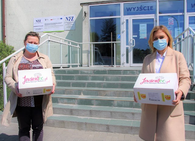 "Wymazówki" kupione przez gminę Jasieniec już zostały przekazane do szpitala w Grójcu.