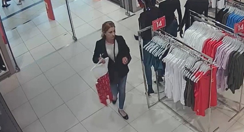 Kradzież w galerii przy ul. Lipowej. Policja poszukuje dwóch kobiet. Kto je rozpoznaje?  (WIDEO)
