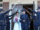 Do ślubu w mundurze policjanta sprzed lat (zdjęcia)