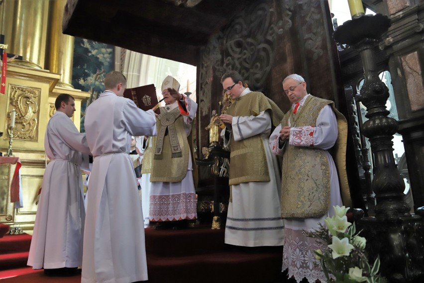 Uroczystość Zmartwychwstania Pańskiego w Katedrze Wawelskiej [ZDJĘCIA]