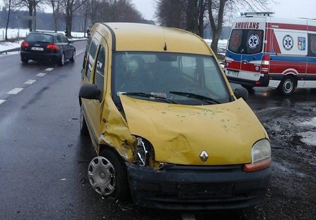 Około godziny 14 doszło do wypadku na DK 19 w okolicach miejscowości Piotrowo Krzywokoły. Zderzyły się tam dwa samochody. Zdjęcia dzięki uprzejmości OSP Boćki