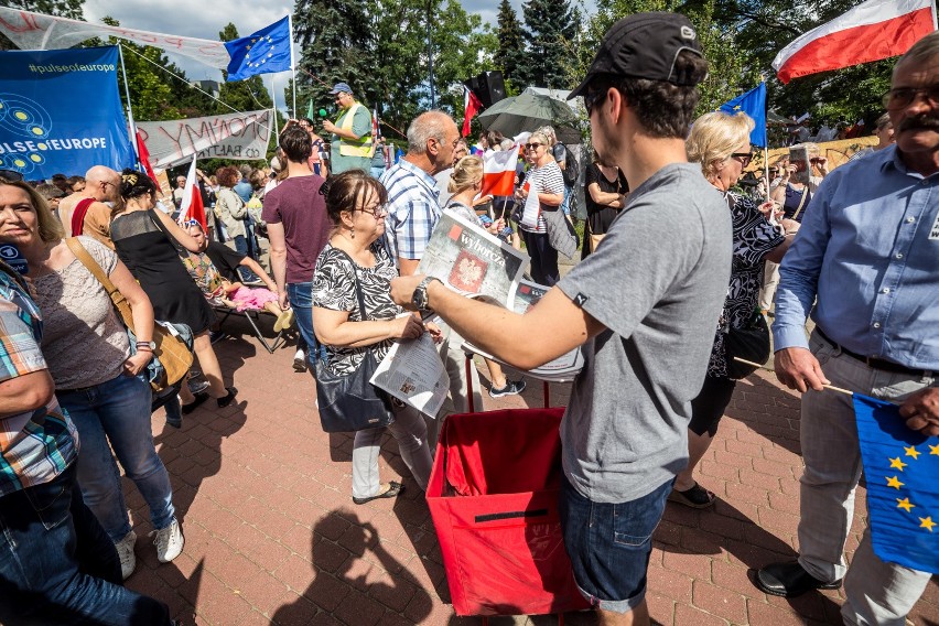 Protest przed Sejmem ws. zmian w sądownictwie [ZDJĘCIA] Demonstracja KOD i Obywateli RP w Warszawie