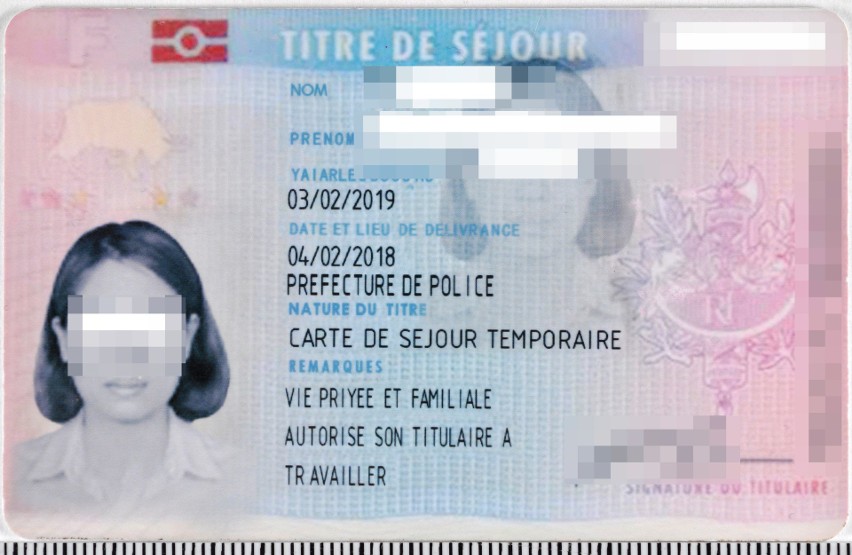 Podrobione francuskie karty pobytowe, ujawnione przez...