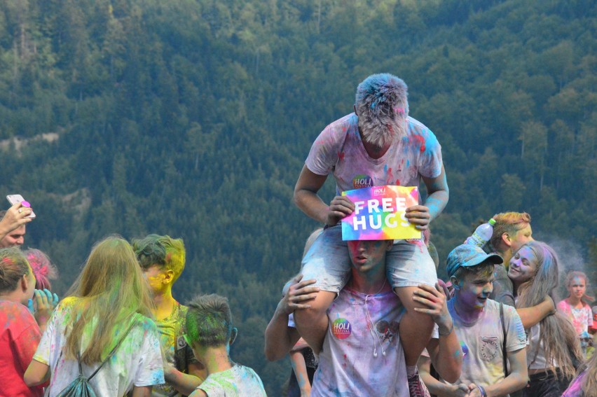 Holi Festival w Myślenicach. Kolorowe proszki w powietrzu [ZDJĘCIA]