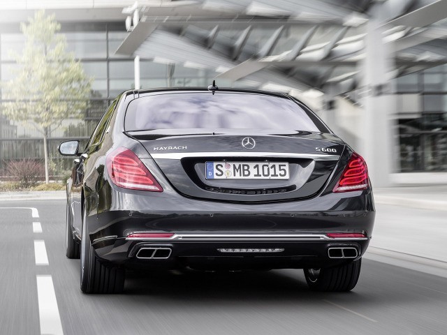 Mercedes-Maybach S600...