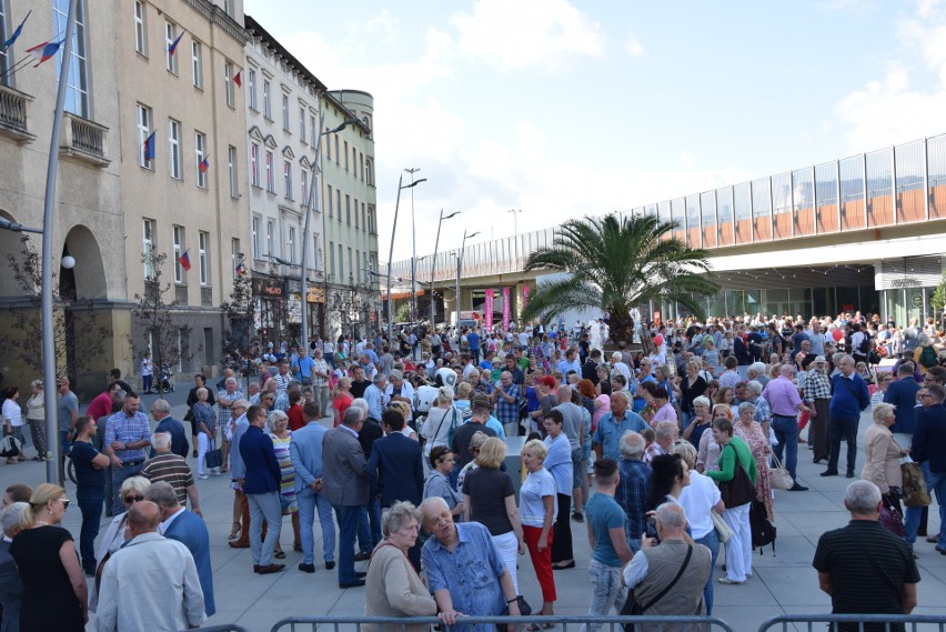 Otwarcie rynku w Chorzowie: dzień pierwszy