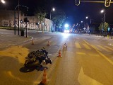 Pijany motocyklista spowodował wypadek w Łodzi. Miał podwójne tablice rejestracyjne