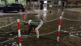 Ulewa zalała Piotrków Zobacz zdjęcia. Nieprzejezdne ulice i zalane samochody! Burza połączona z ulewnym deszczem trwała niecałą godzinę