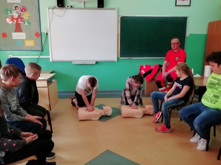 Uczniowie z Jadownik uczyli się jak udzielać pierwszej pomocy