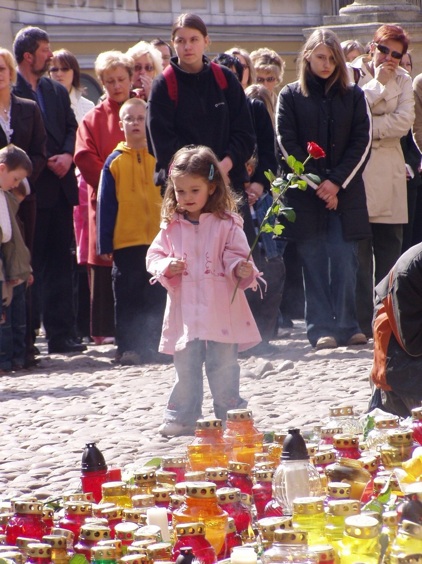 To już 15 lat od śmierci Jana Pawła II. Tak Tarnów żegnał polskiego Papieża! [ZDJĘCIA]