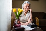 Telefon zaufania dla seniorów poprowadzi Caritas. Od teraz do końca roku