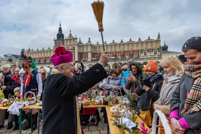 Wielkanocne święcenie na Rynku: pod Bazyliką Mariacką i na Jarmarku Wielkanocnym