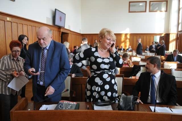 To była ostatnia w tej kadencji sesja sejmiku województwa. Od lewej na pierwszym planie: Marek Nowak, Elżbieta Piniewska, Paweł Zgórzyński