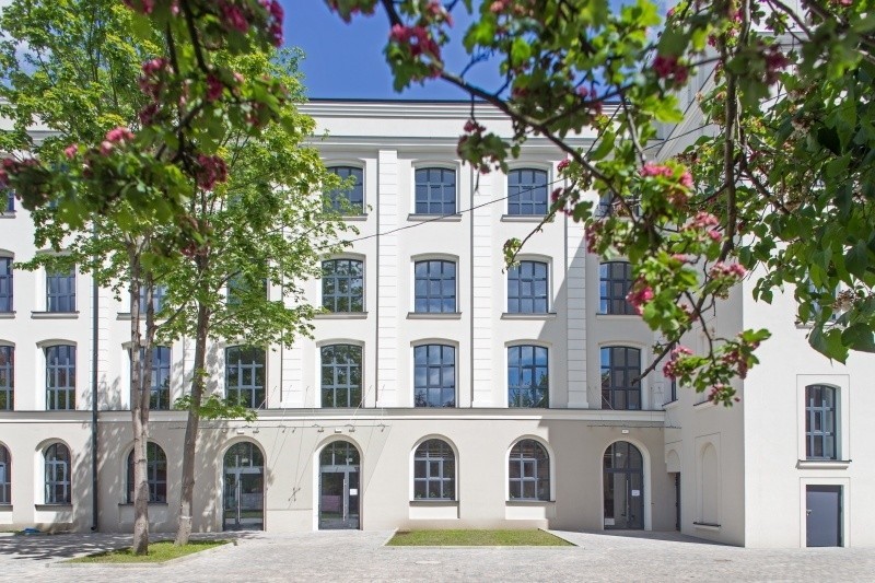 Luksusowe, nowiutkie przestrzenie biurowe w zrewitalizowanej XIX-wiecznej fabryce w Łodzi przy ul. Dowborczyków