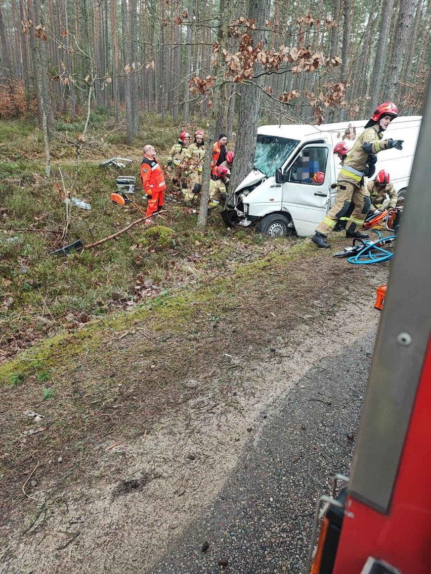 Wypadek na drodze powiatowej łączącej Warszkowo z Piaśnicą (pow. wejherowski). Na miejscu lądował śmigłowiec LPR