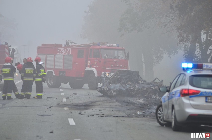 Śmiertelny wypadek na drodze z Brzegu do Strzelina. Auta w płomieniach