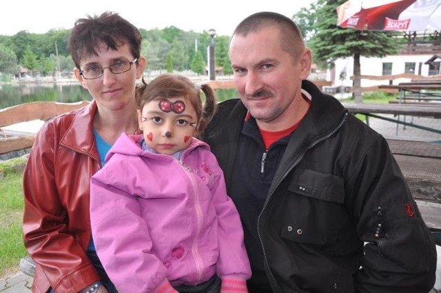 Angelika w kwietniu skończyła 5 lat. Ma nowy dom, rodzinę zastępczą utworzyli dla niej Aldona i Piotr Zarębowie.