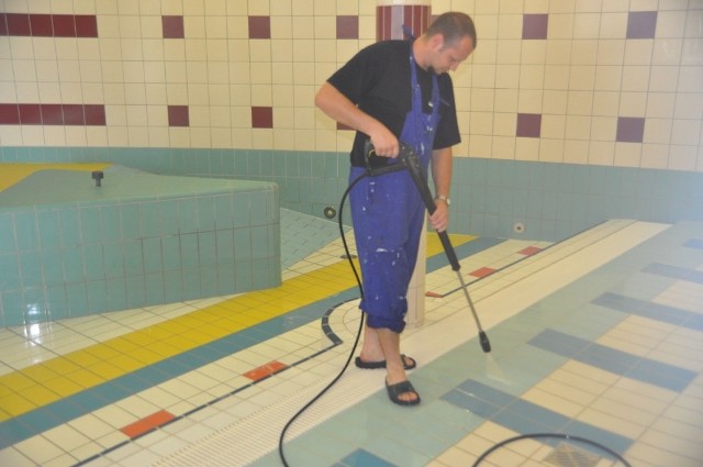 Szczecinecki basen - tu brodzik dla dzieci - jest regularnie czyszczony i sprawdzany na bieżąco przez służby sanitarne.