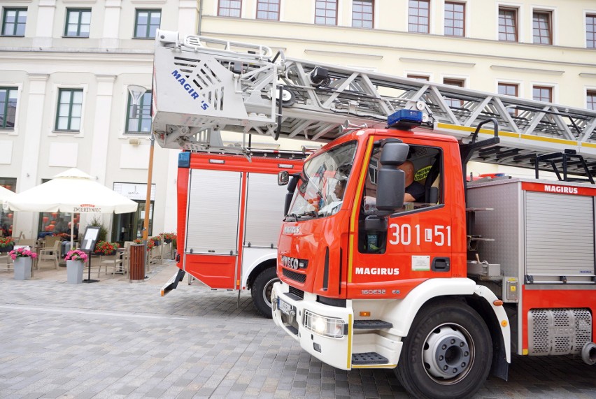 Trzy zastępy straży pożarnej na deptaku w Lublinie. Co się stało? Zobacz zdjęcia