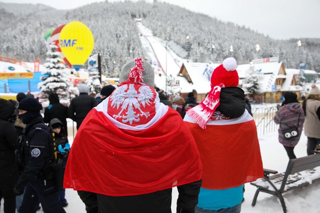 Zakopane. Kibice nie zawiedli. Tłum przed Wielką Krokwią podczas sobotniego konkursu