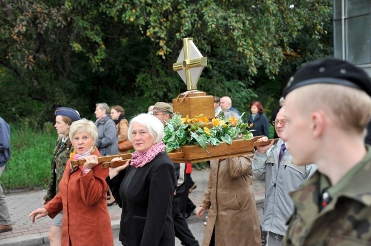 Procesja z relikwiami bł. ks. Sopoćki przeszła przez Białostoczek (zdjęcia, wideo)