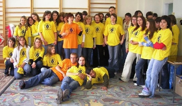 W Jędrzejowie działają już grupy wolontariackie. Jedną z największych i najbardziej prężnych jest szkolny klub wolontariatu przy I Liceum Ogólnokształcącym imienia Mikołaja Reja w Jędrzejowie.