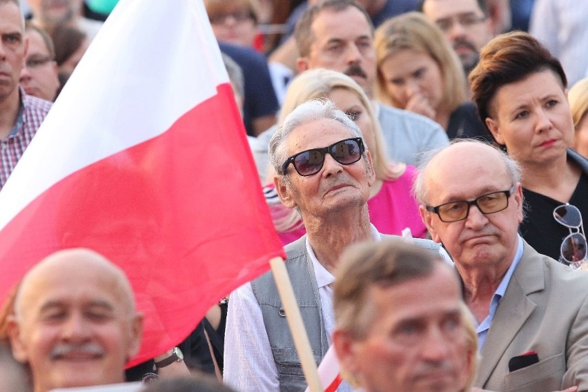 Wielka manifestacja w centrum Kielc „Wolne Sądy” z tysiącami uczestników  