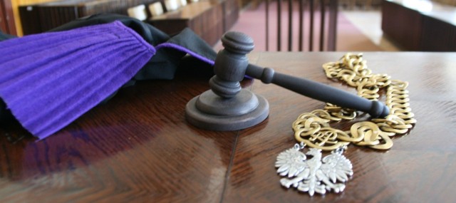 Sąd Rejonowy w Lublińcu skazał dwóch kontrolerów skarbowych